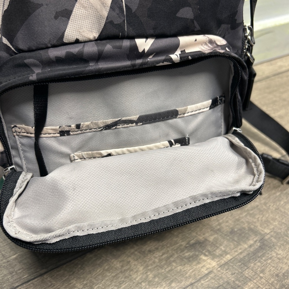 TUMI floral voyager Dori backpack - Picture 3 of 9